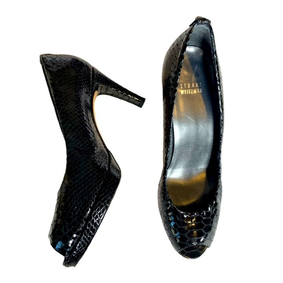 Stuart Weitzman Shoes - Stuart Weitzman Logo Plainfield Peep Toe Pumps Sz 9 Blk Snake Embossed Leather